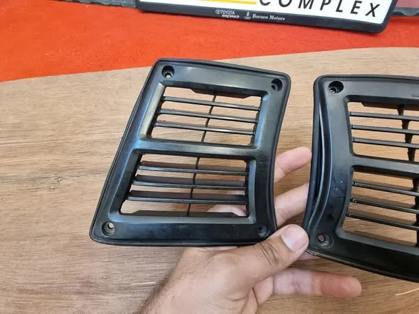 Land cruiser FJ60 FJ62 HJ60 BJ60 D pillar vents pair 3