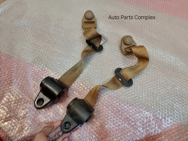 Toyota Carina TA10 Ta12 Ta22 1970-77 front seat belts1