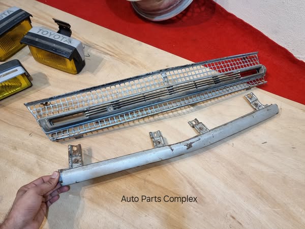 Toyota Sprinter 1971 1972 1973 1974 SL grille ke25 te27 KE20 1
