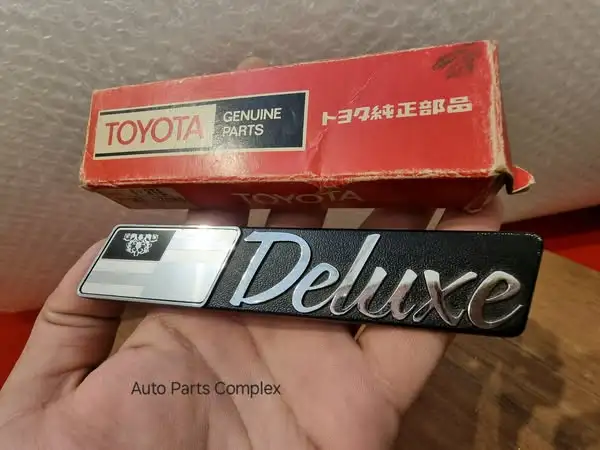 Toyota corolla 1971 - 1974 Ke2 Te2 trunk lid deluxe badge 1