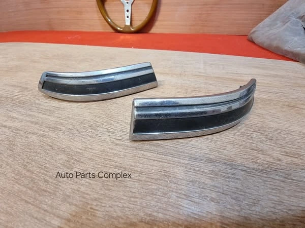 Corolla 1973 1974 Hi-deluxe trunk chrome trim side fender pieces 1