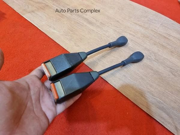 Corolla 1980-83 OEM seat belt buckles in Brown and blue colors 2