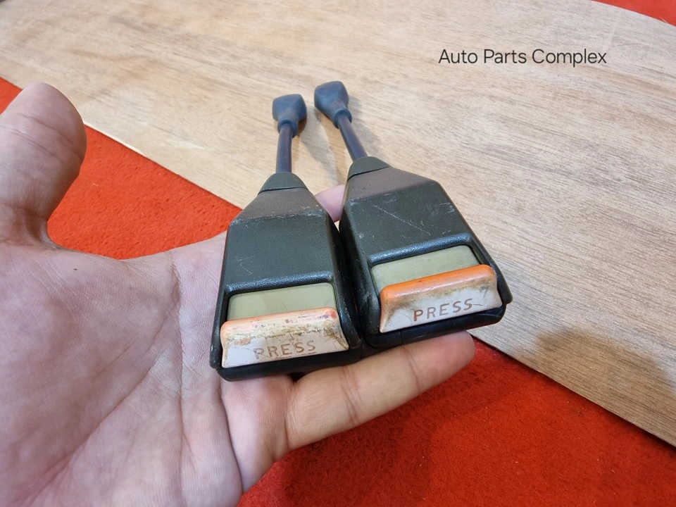 Corolla 1980-83 OEM seat belt buckles in Brown and blue colors 6