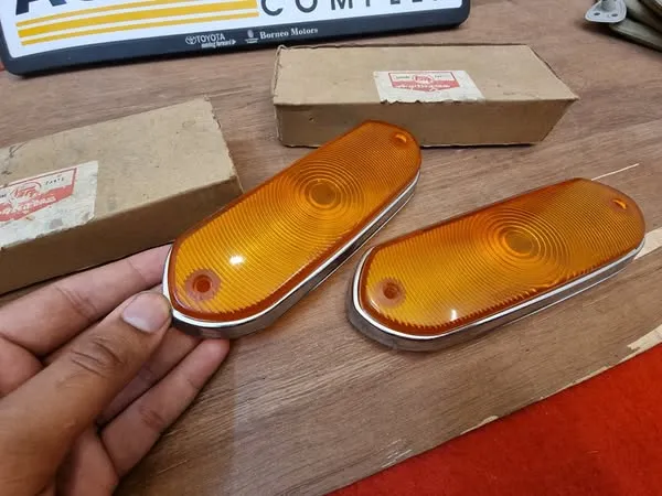 Corolla ke10 ke11 ke15 ke17 front bumper indicator lenses with chrome surrounds 2