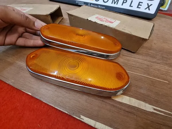 Corolla ke10 ke11 ke15 ke17 front bumper indicator lenses with chrome surrounds 3
