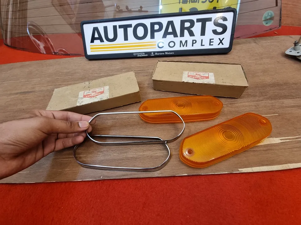 Corolla ke10 ke11 ke15 ke17 front bumper indicator lenses with chrome surrounds 5