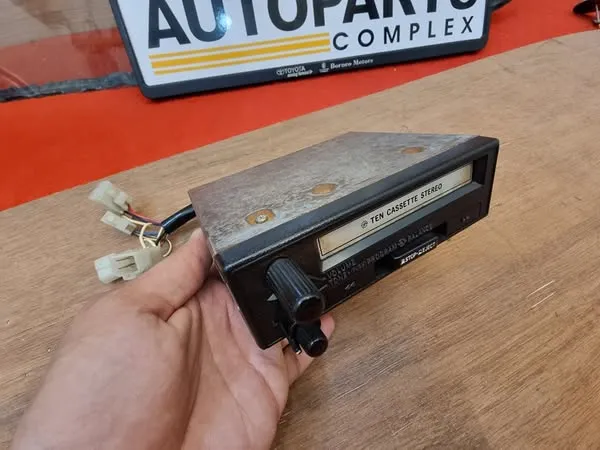 Fujitsu ten limited 1980s cassette player for Corolla ke70 Ae70 Hilux rn30 rn36 rn46 2