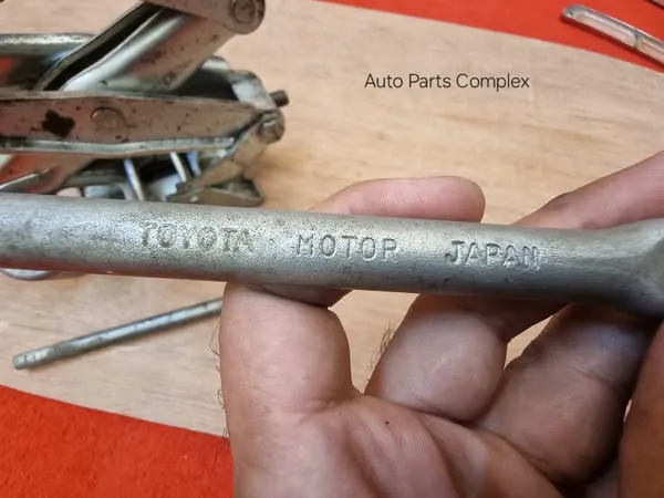 OEM Toyota Spare Tyre Jack4