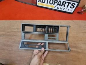 TOYOTA CROWN MS80 MS85 RHD Instrument Panel Radio Trim 1