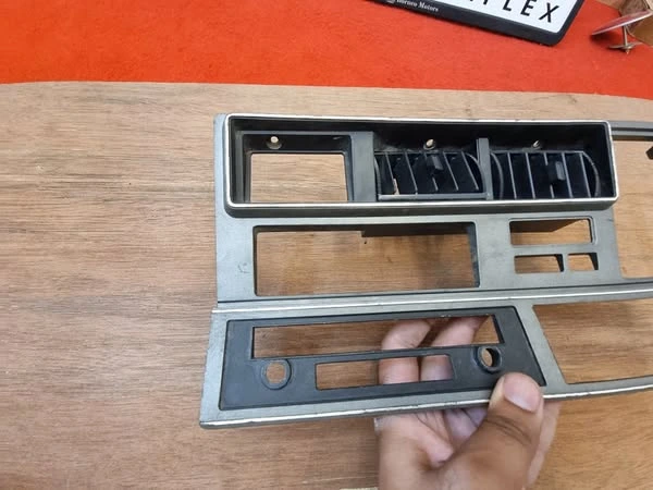 TOYOTA CROWN MS80 MS85 RHD Instrument Panel Radio Trim 2