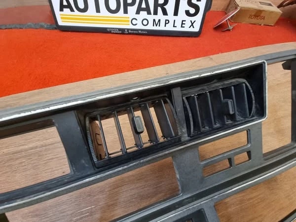 TOYOTA CROWN MS80 MS85 RHD Instrument Panel Radio Trim 4