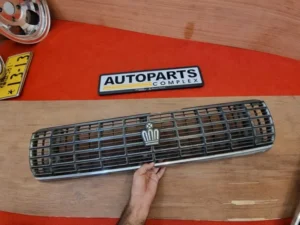 Toyota Crown 1987-1990 s130 radiator grille.1