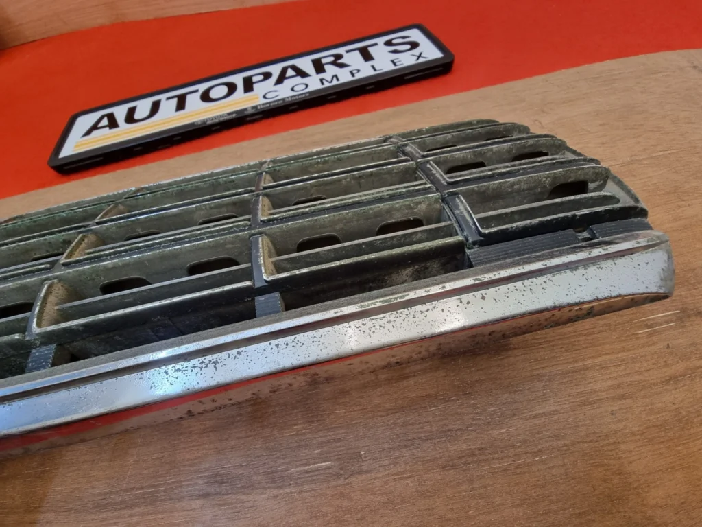 Toyota Crown 1987-1990 s130 radiator grille.11