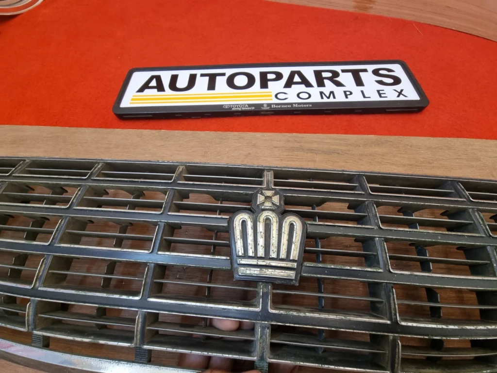 Toyota Crown 1987-1990 s130 radiator grille.5