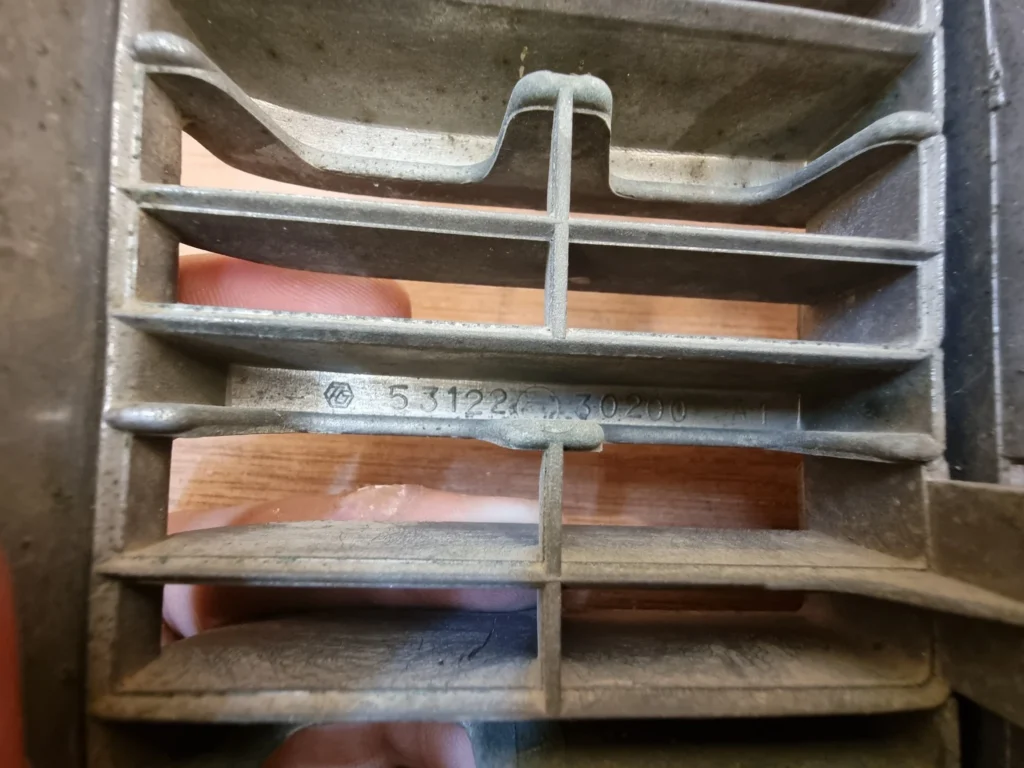 Toyota Crown 1987-1990 s130 radiator grille.9