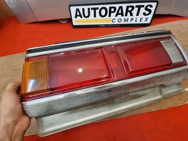 Toyota crown MS110 MS112 GS110 tail light left side 3
