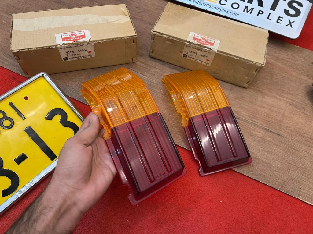 oyota Carina Ta10 ta12 1970 – 1977 tail light lenses pair (1)