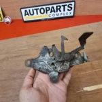 1980-83 Corolla te72 ae71 ke70 LHD bonnet latch striker lock1