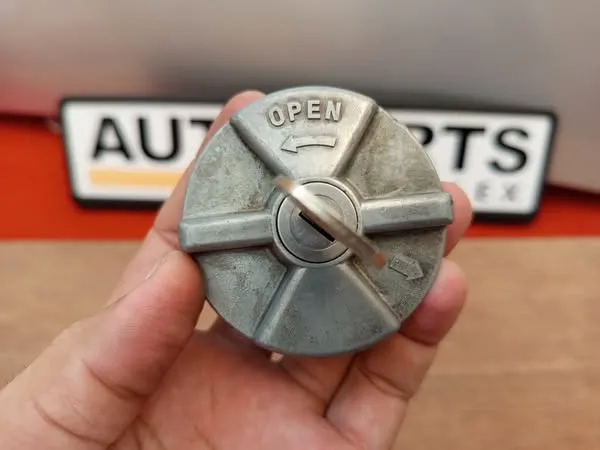Corolla 1971 - 1974 ke20 ke25 te27 fuel cap lock 1