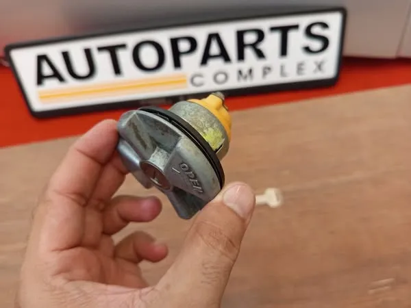 Corolla 1971 - 1974 ke20 ke25 te27 fuel cap lock 2