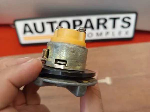 Corolla 1971 - 1974 ke20 ke25 te27 fuel cap lock 3