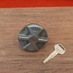 Corolla 1971 - 1974 ke20 ke25 te27 fuel cap lock 4