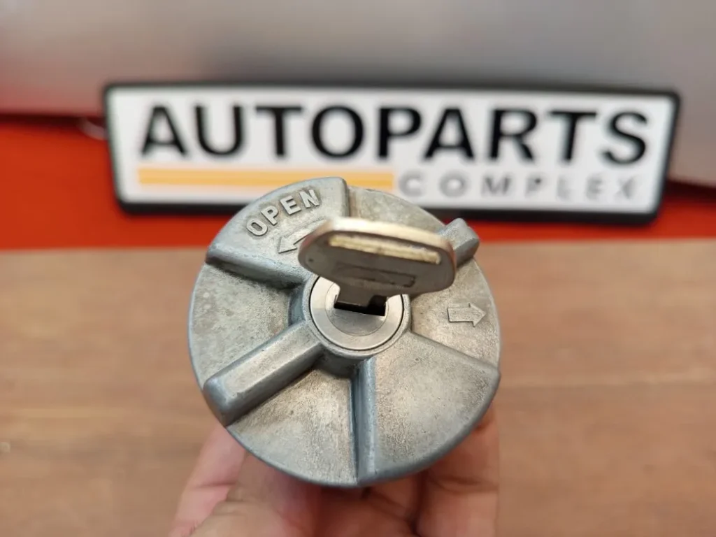 Corolla 1971 - 1974 ke20 ke25 te27 fuel cap lock 6