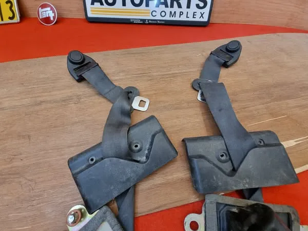 Corolla 1979 ke55 ke36 ke30 front seat belts4