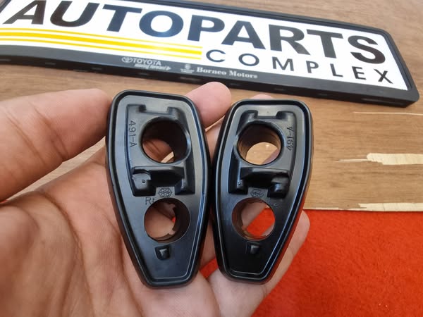 Corolla ke70 Ae70 Te71 GT fender mirrors base plastic piece1