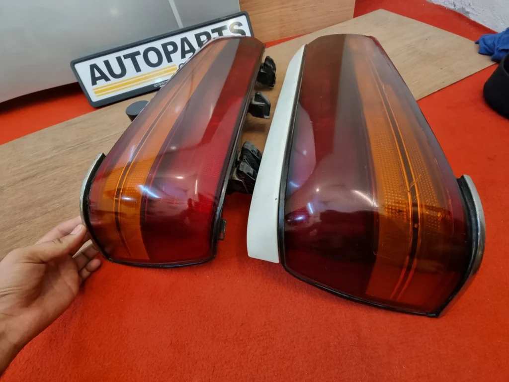 Crown S130 1987 1988 1989 1990 tail lights pair 4