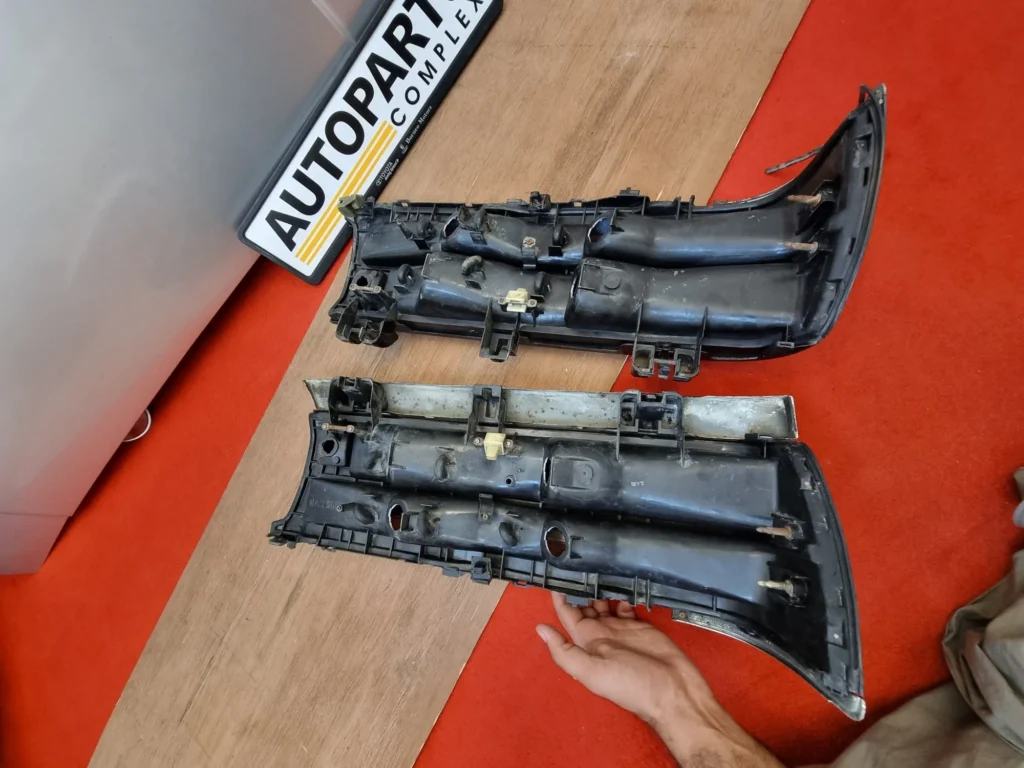 Crown S130 1987 1988 1989 1990 tail lights pair 9