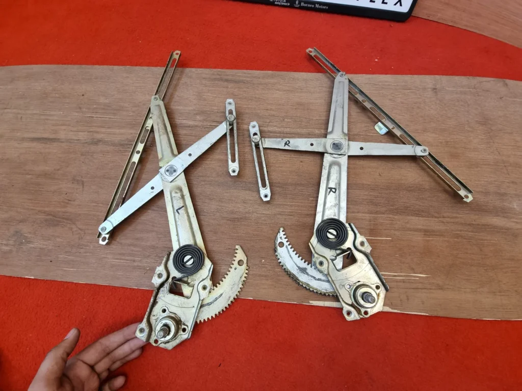 Hilux pickup 1979-1983 Rn36 Rn40 Ln46 window regulator pair 4