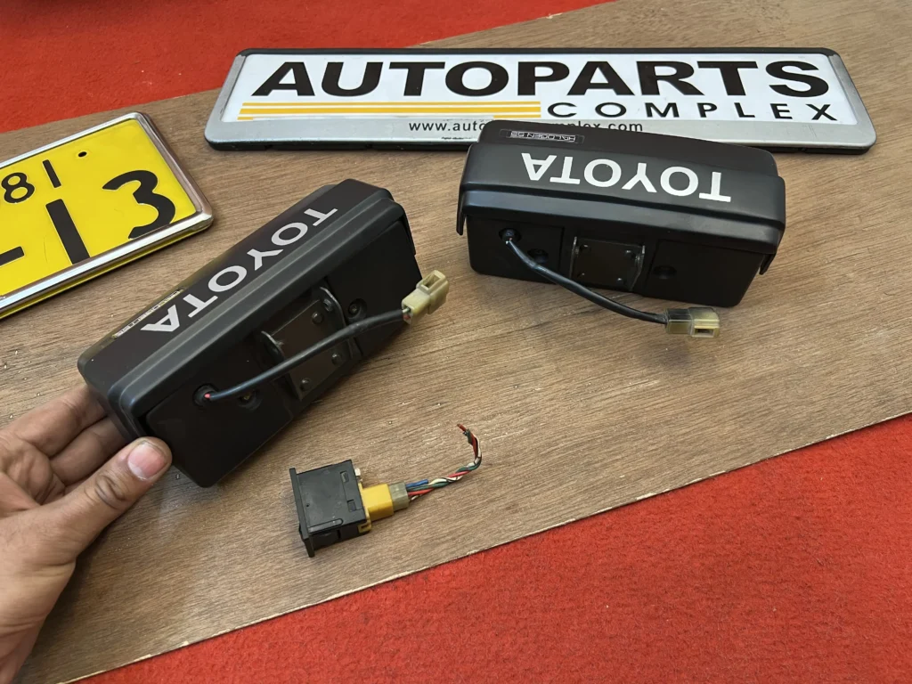 Toyota AE86 retractable Auto-Cover fog lamps (12)