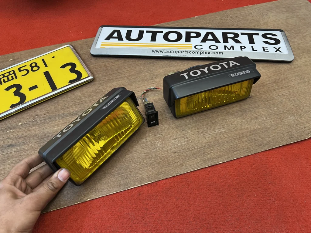 Toyota AE86 retractable Auto-Cover fog lamps (2)