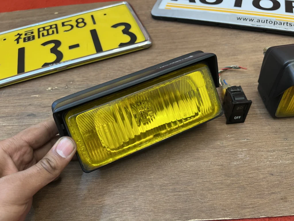 Toyota AE86 retractable Auto-Cover fog lamps (4)