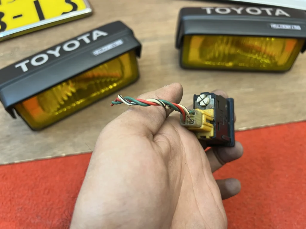 Toyota AE86 retractable Auto-Cover fog lamps (8)