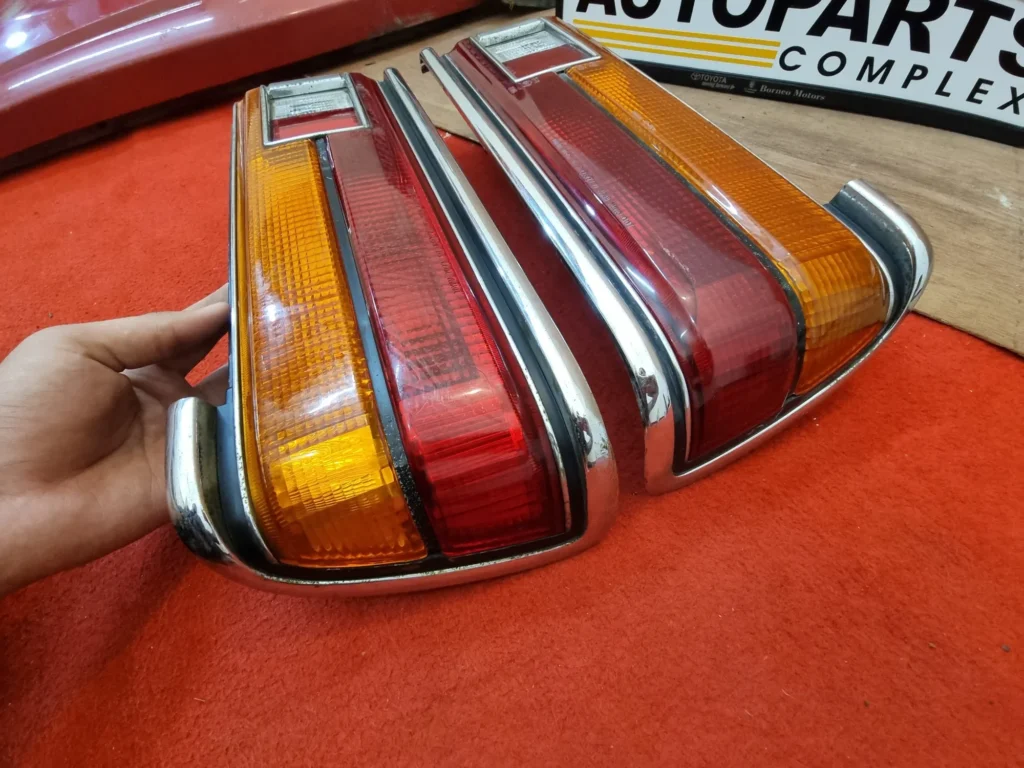 Toyota Corona rt132 rt130 tt132 xt130 liftback tail lights 6