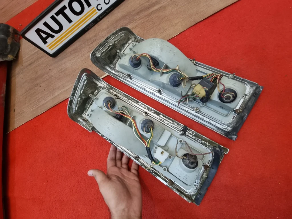 Toyota Corona rt132 rt130 tt132 xt130 liftback tail lights 7