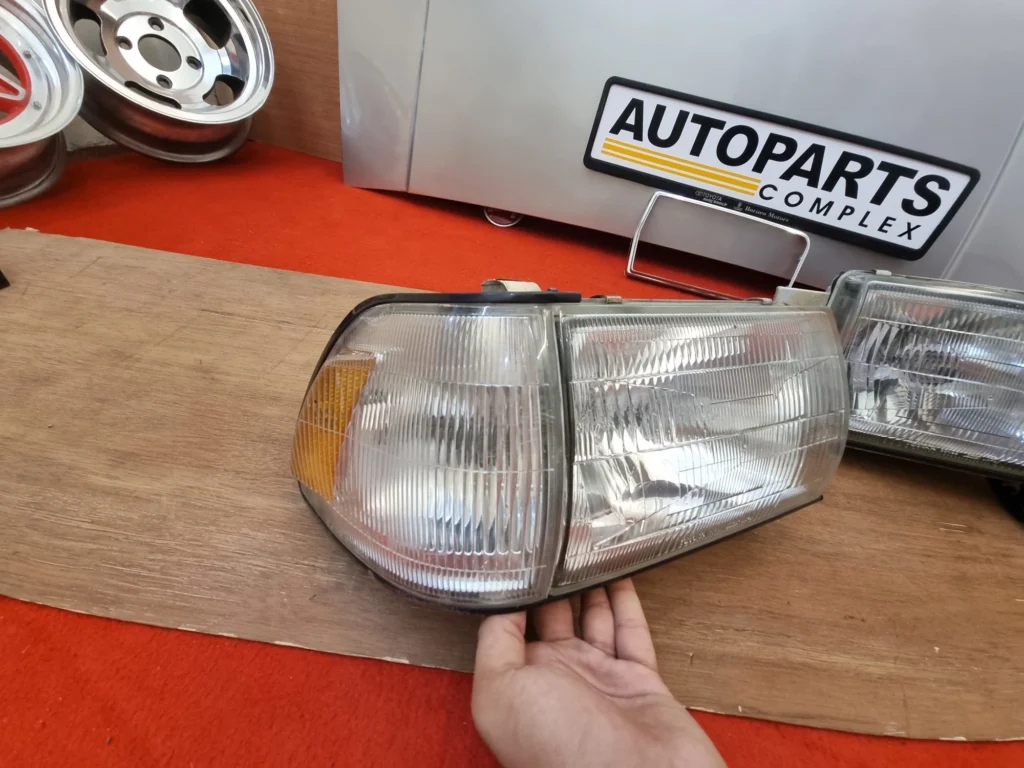 Toyota Crown 1989-91 s130 gs131 ms131 headlights4