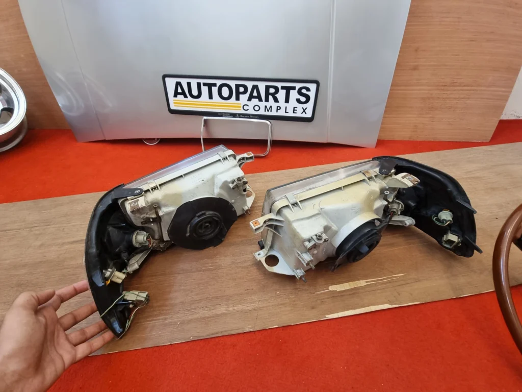 Toyota Crown 1989-91 s130 gs131 ms131 headlights5