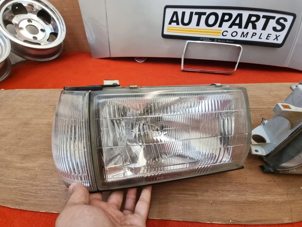 Toyota Crown 1989-91 s130 gs131 ms131 headlights7