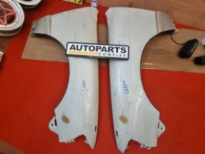 Toyota Crown Gs141 UZS141 JZS143 UZS143 front fenders pair 1