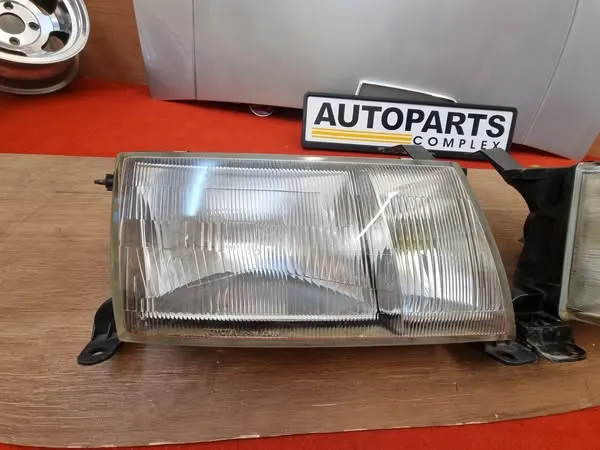 Toyota Crown S140 1991 1992 1993 headlights pair 2