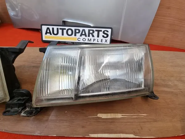 Toyota Crown S140 1991 1992 1993 headlights pair 3