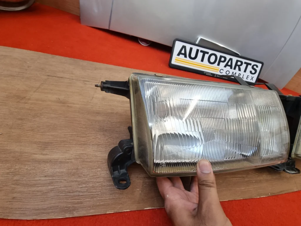 Toyota Crown S140 1991 1992 1993 headlights pair 6