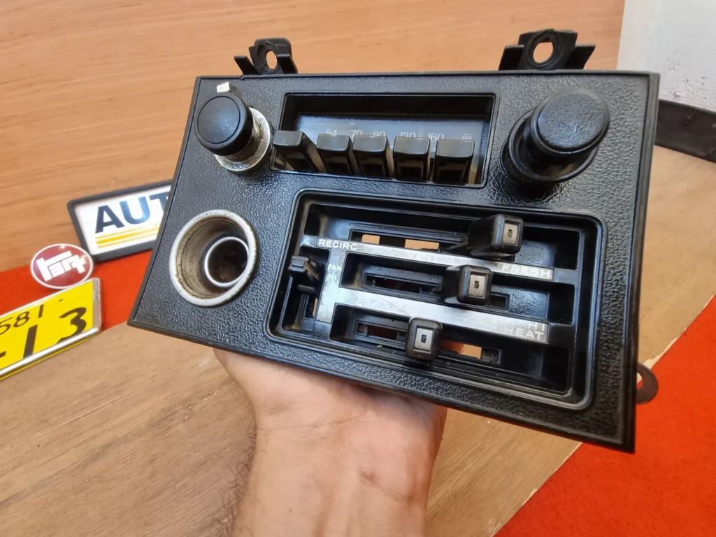 Corolla 1971 - 1974 radio5