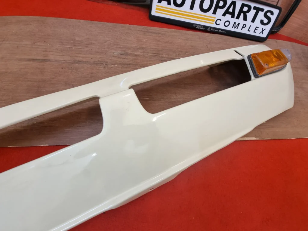 Corolla 1971-74 Ke20 Te27 Ke25 Te21 front apron valance with indicators 5