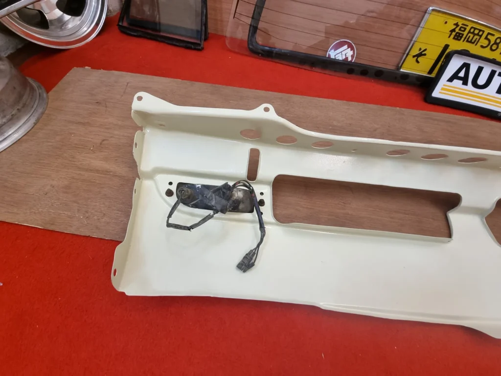 Corolla 1971-74 Ke20 Te27 Ke25 Te21 front apron valance with indicators 8