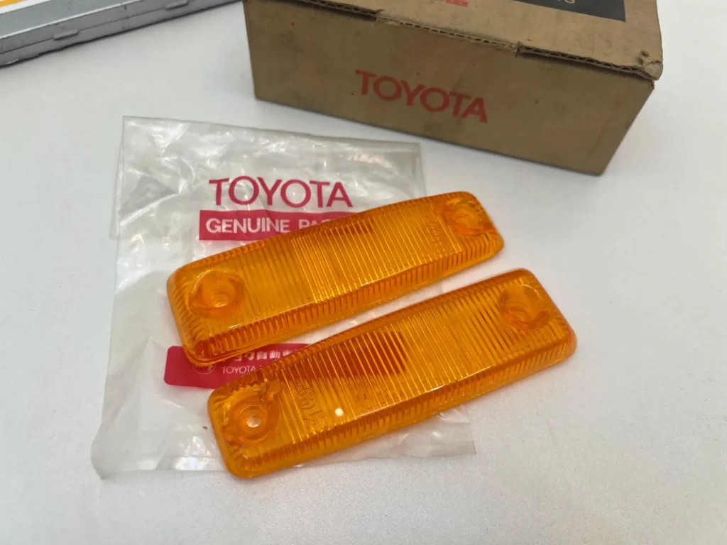 Corolla 1975 - 1979 Ke30 ke35 ke36 fender indicator lenses NOS OEM (3)