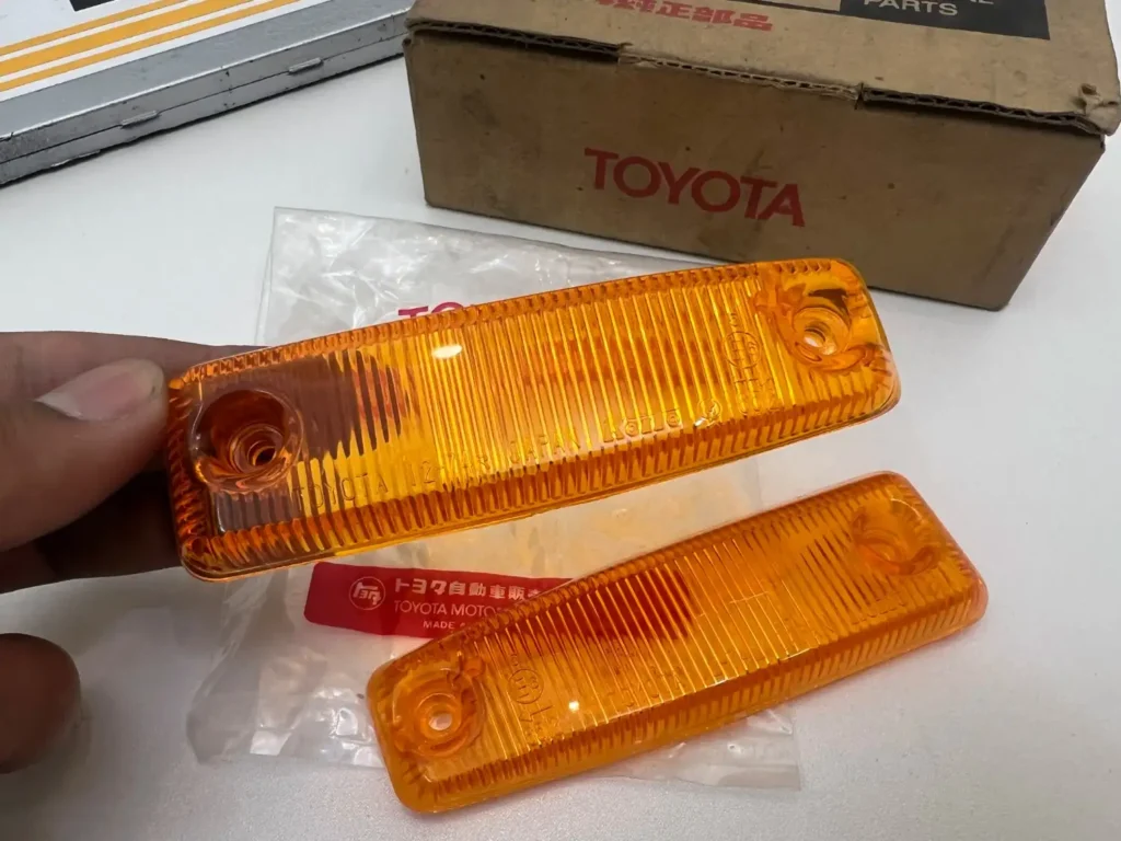Corolla 1975 - 1979 Ke30 ke35 ke36 fender indicator lenses NOS OEM (4)